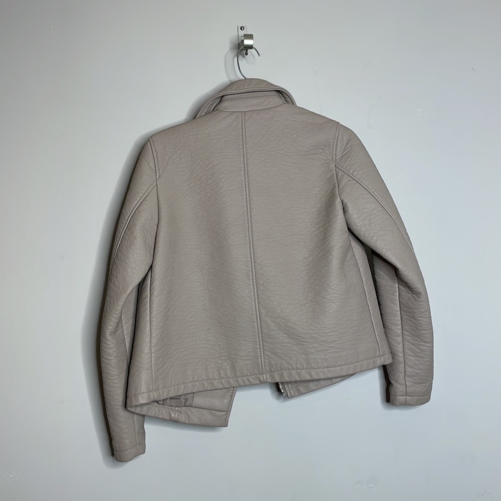 Beautiful jacket! - Picture 3 of 3